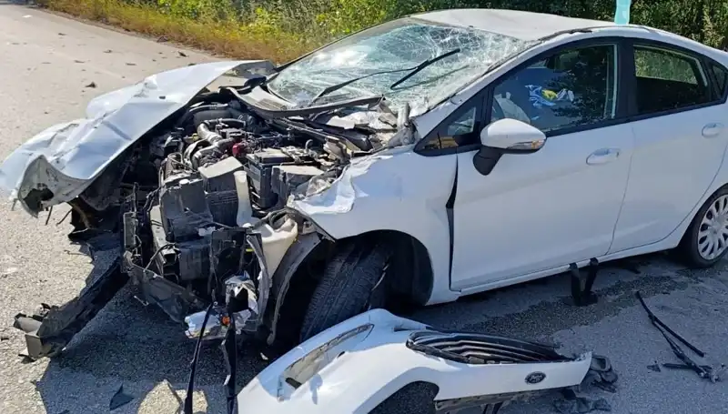 Çanakkale'de Korkutan Trafik Kazası: 2 Yaralı ve Acil Müdahale!