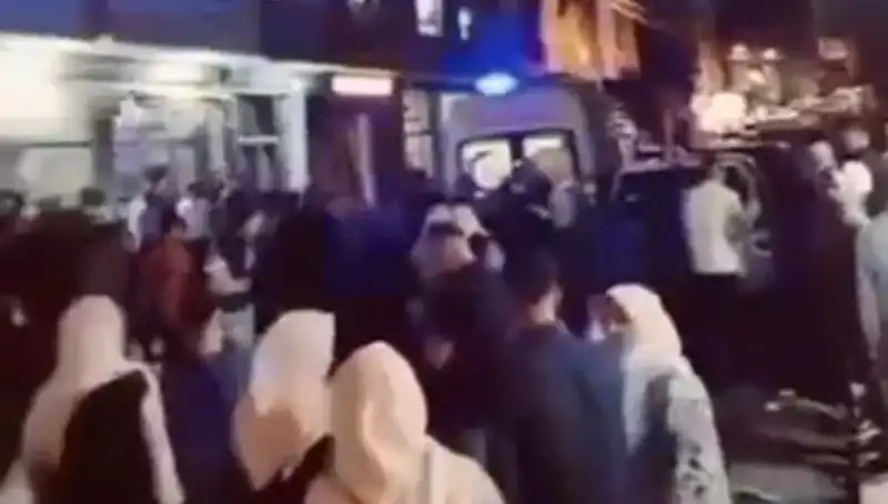 14 Yaşındaki Kader'in Balkondan Düşmesi: Hayatı Tehlikede!