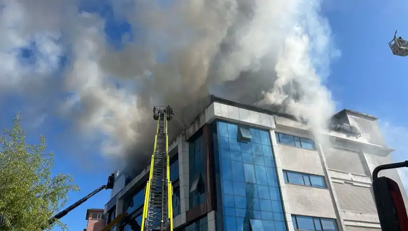 Esenyurt'ta Tekstil Atölyesinde Yangın: Panic İçinde Kaçışlar ve Büyük Hasar