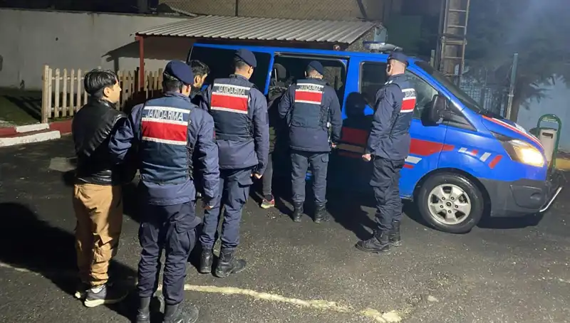 Edirne'de 17 Düzensiz Göçmen Yakalandı: Yeni Gelişmeler