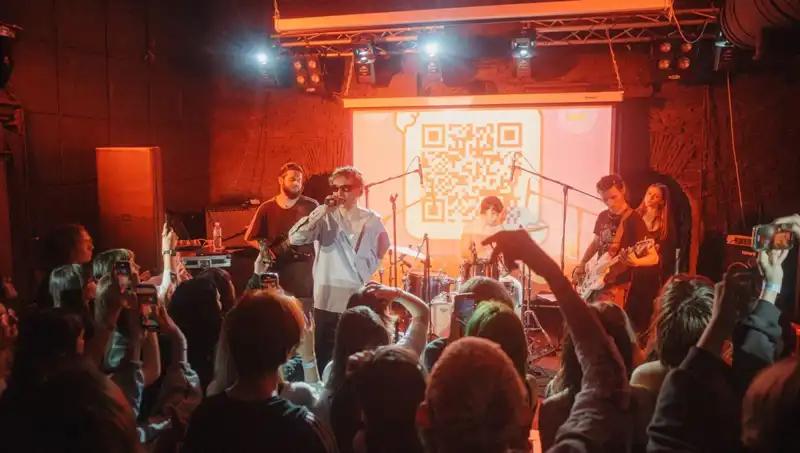 Savaşın Ortasında Hayat: Saldırı ve Konser Aynı Anda Gerçekleşti
