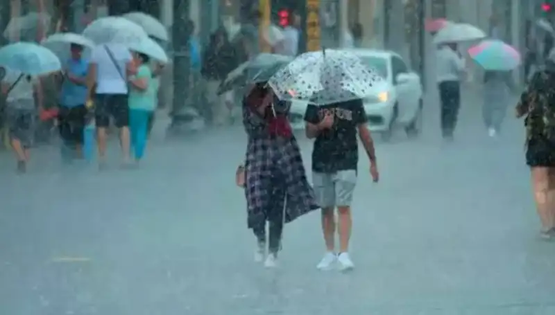 İstanbul'da Sağanak Yağış, Yangın Bölgesinde Kuvvetli Rüzgar Alarmı!