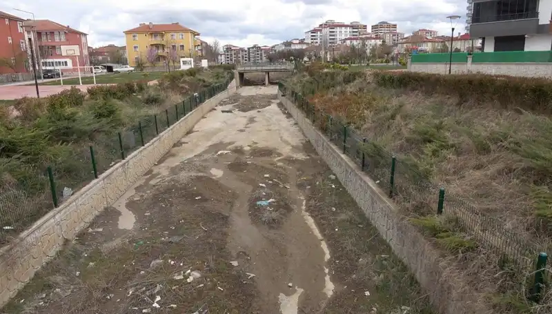 Uzun Yıllar Coşan Nehir Kuraklık Tehdidiyle Karşı Karşıya