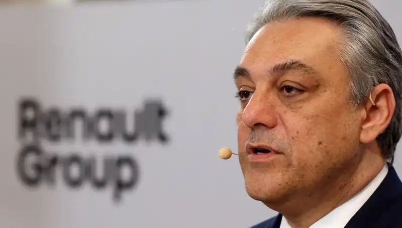 Renault'da Üst Düzey İstifa: Yönetimde Şok Dalgalanması!