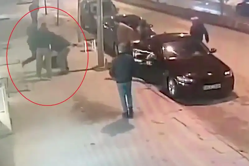 Bacak Kıran Park Yeri Kavgası: Üç Kişiden Saldırı!