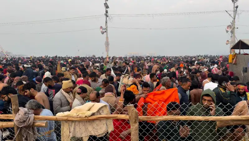 Hindistan'daki Dini Festivalde İzdiham: Şok Edici Olayda Altı Kişi Hayatını Kaybetti