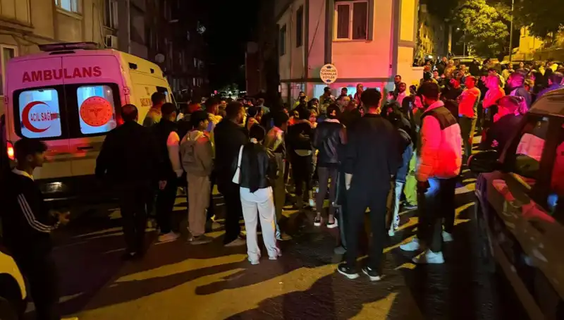 Balıkesir’de Sokak Kavgası: Sopalar ve Kesici Aletler Ortalığı Karıştırdı!