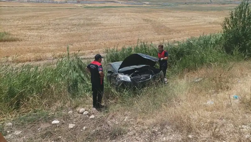 Şarampole Uçan Otomobilde Yaralananların Durumu Ciddi!