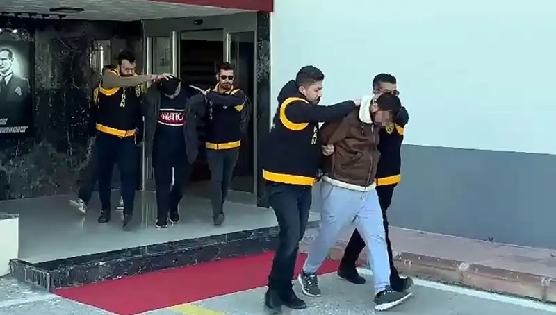 Silah Zoruyla 2 Milyon Lira İsteyen İkili Tutuklandı!