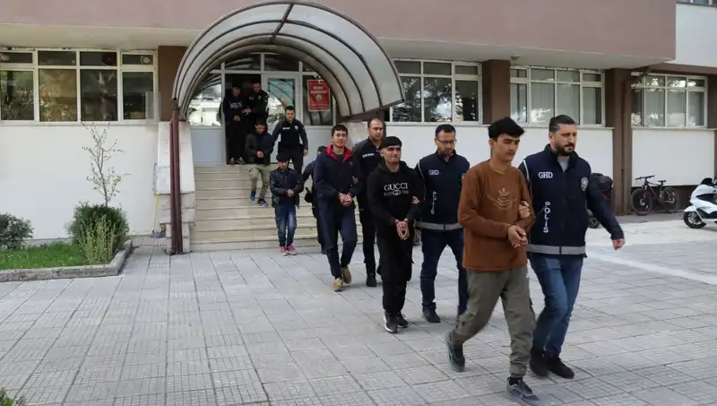 Edirne ve Kırklareli'nde Kaçak Göçmenlere Yönelik Dev Suç Operasyonu!