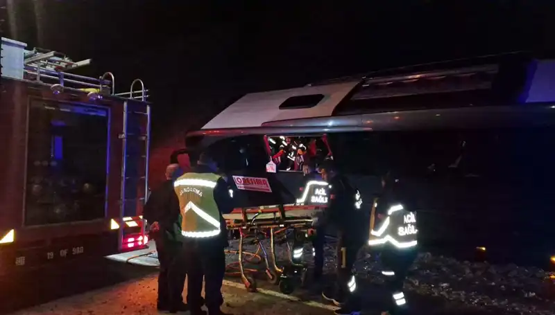 Festival Coşkusunu Kazaya Dönüştüren Otobüs: 15 Yaralı!