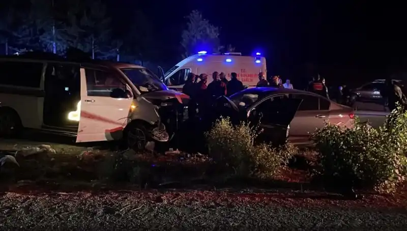 Ters Yön Sürücülerin Feci Çarpışması: Can Kaybı ve Yaralılar!