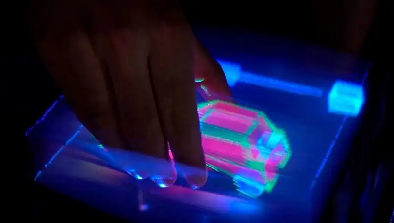 Dünyanın İlk Etkileşimli 3D Hologramı Geliştirildi: Devrim Niteliğinde Bir Yenilik