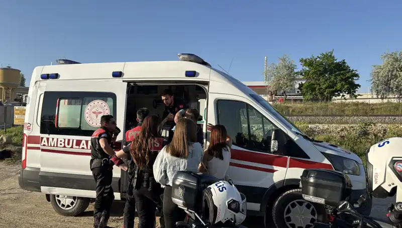 Arkadaşının Uzattığı Dallarla Yeniden Hayata Dönen Genç