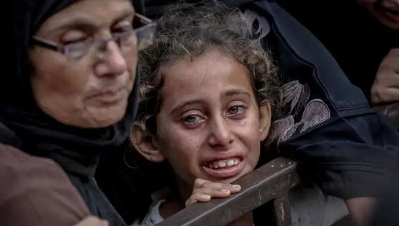 Gazze'de Felaket: İsrail Askeri Yemekleri Toprağa Gömerek Açlıkla Savaşımı Sürdürüyor