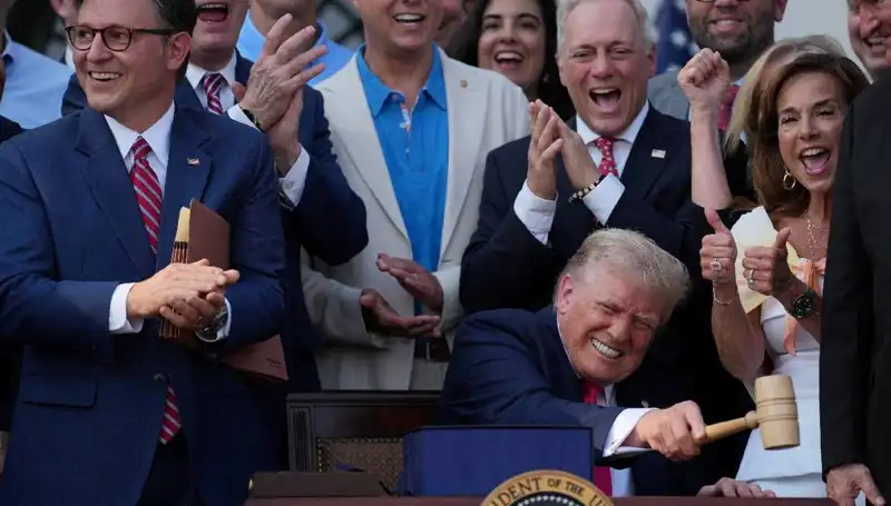 Trump, Büyük ve Güzel Yasa Tasarısını İmzalayarak Tarih Yazdı!