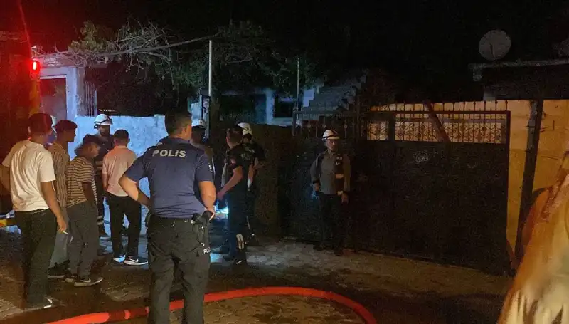 Ailesinin Evinin Yakılması: Linçten Polis Kurtardı!