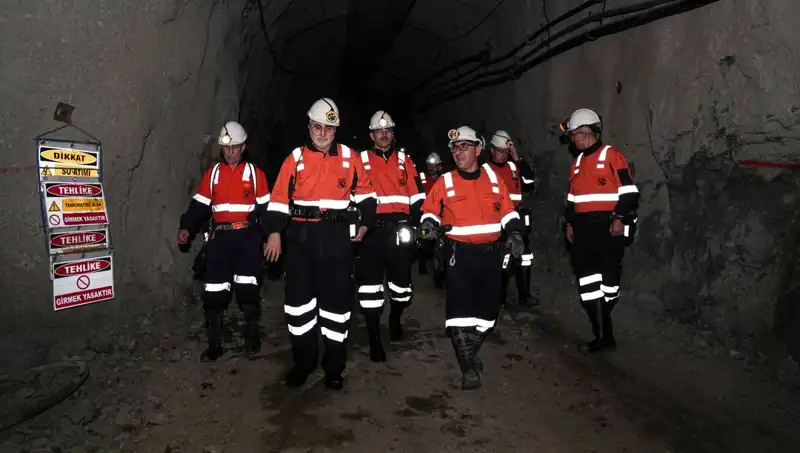 Bakan Işıkhan, Altın Madeninde Geleceği Şekillendiren Kritik Ziyaret Gerçekleştirdi