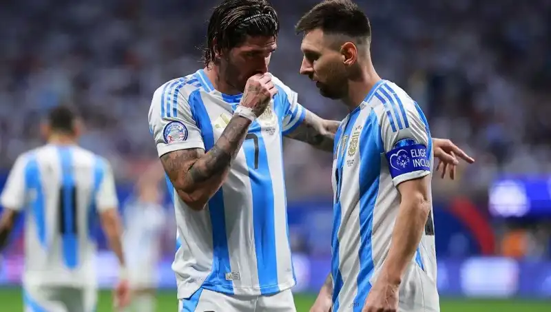 Rodrigo de Paul, Messi ile Buluştu: Futbol Dünyası Bu Anı Konuşuyor!