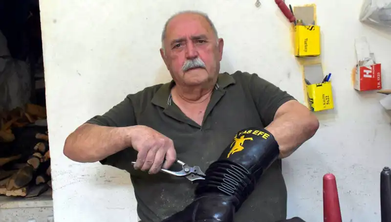 Tireli Hasan Usta’nın 64 Yıllık Efsanesi: Elle Yapan Başka Usta Yok!