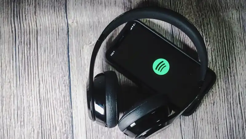 Yapay Zeka Tehlikesi: Spotify, Ölü Sanatçıların Seslerini Yeniden Canlandırıyor!