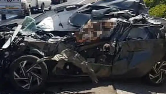 Şanlıurfa'da Feci Kaza: Otomobil Tankere Çarptı, Hayatını Kaybeden Bir Kişi Var