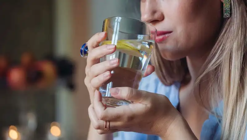 Aç Karnına 1 Litre Su İçmenin Faydaları: Sabah Rutininiz Değişsin