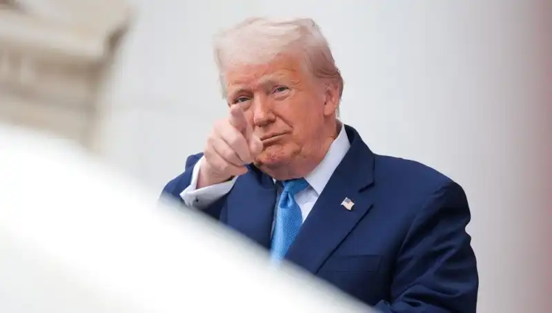 Adalet Bakanlığı'ndan Çarpıcı Açıklama: Trump ve Epstein Belgeleri!