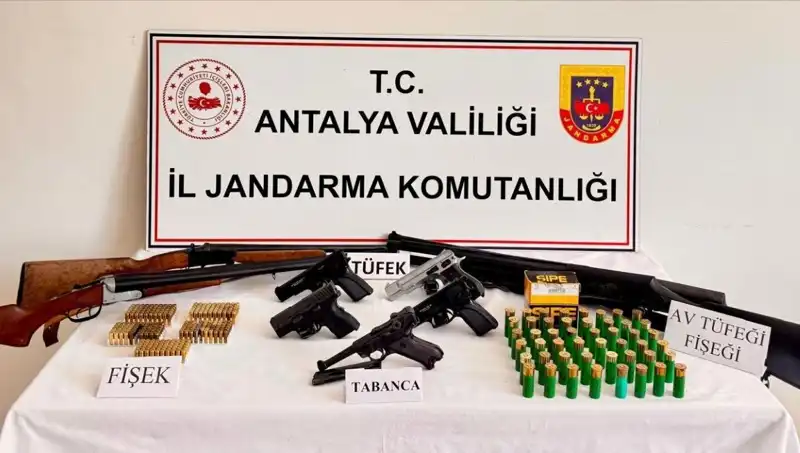 Antalya'da Ruhsatsız Silahlar Operasyonu: Kaçakçıların Peşinde!