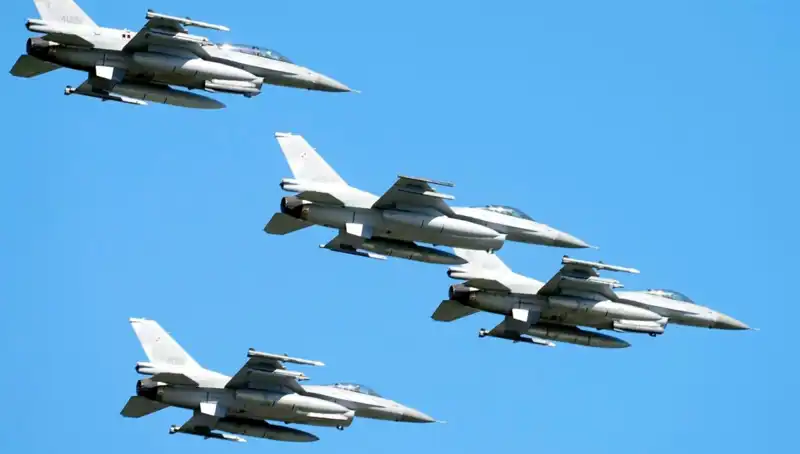 ABD, Ukraynalı Pilotlar İçin 310 Milyon Dolar Değerinde F-16 Eğitimi Başlatıyor