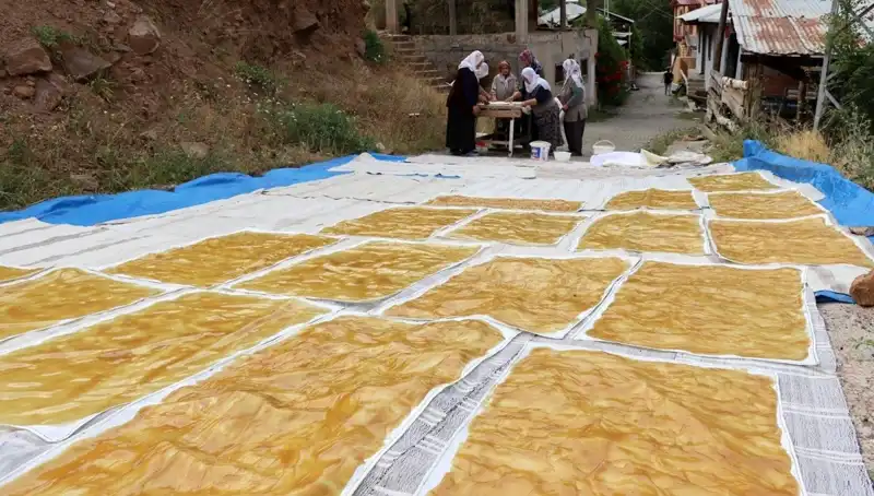 Kışın Sofralarını Şenlendiren Dev Kazanlarda Odun Ateşiyle Hazırlanan Lezzetler
