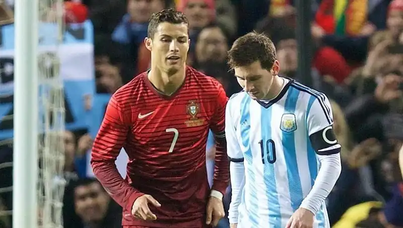 Ronaldo, Messi Karşısında Fark Yaratmayı Başardı: Futbol Dünyasında Neler Oluyor?