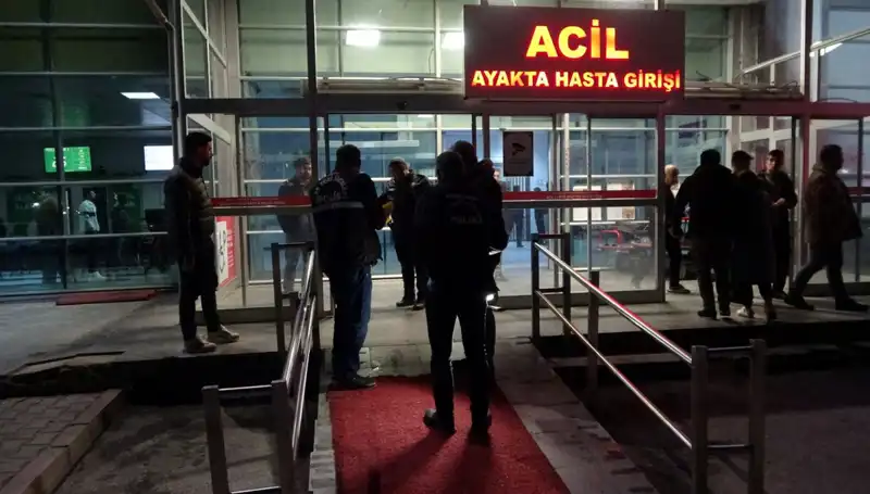 Hastane Acil Servisinde Silahlı Kavga: Gerilimin Ortasında Kalan 3 Yaralı