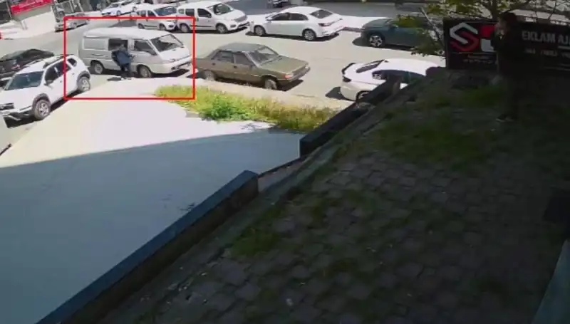 İçeriden Bilgi Alan Genç, Araç Hırsızını Suçüstü Yakaladı