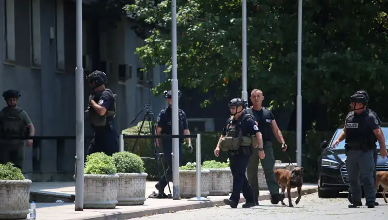 Kosova Meclisi’nde Bomba İhbarı: Güvenlik Önlemleri Artırıldı