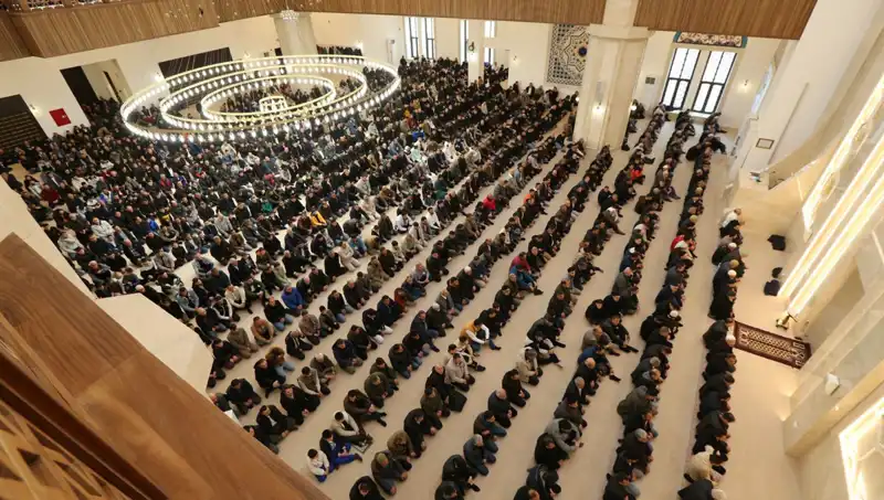 Cuma Namazı Saatleri Açıklandı: İstanbul, Ankara ve İzmir’de Hangi Saatte Kılınacak?