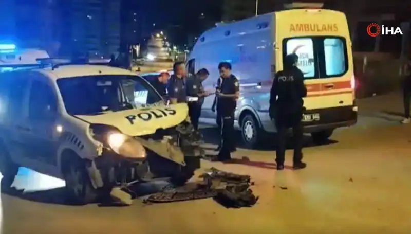 Ankara'da Alev Alan Trafik Kazası: Ticari Araç Polisi Devirip Yangın Çıkardı