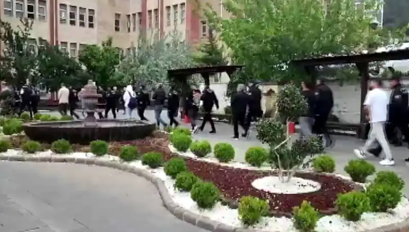 Türkiye'de 200 Milyon Liralık Vurgun: 16 Kişi Operasyonla Tutuklandı