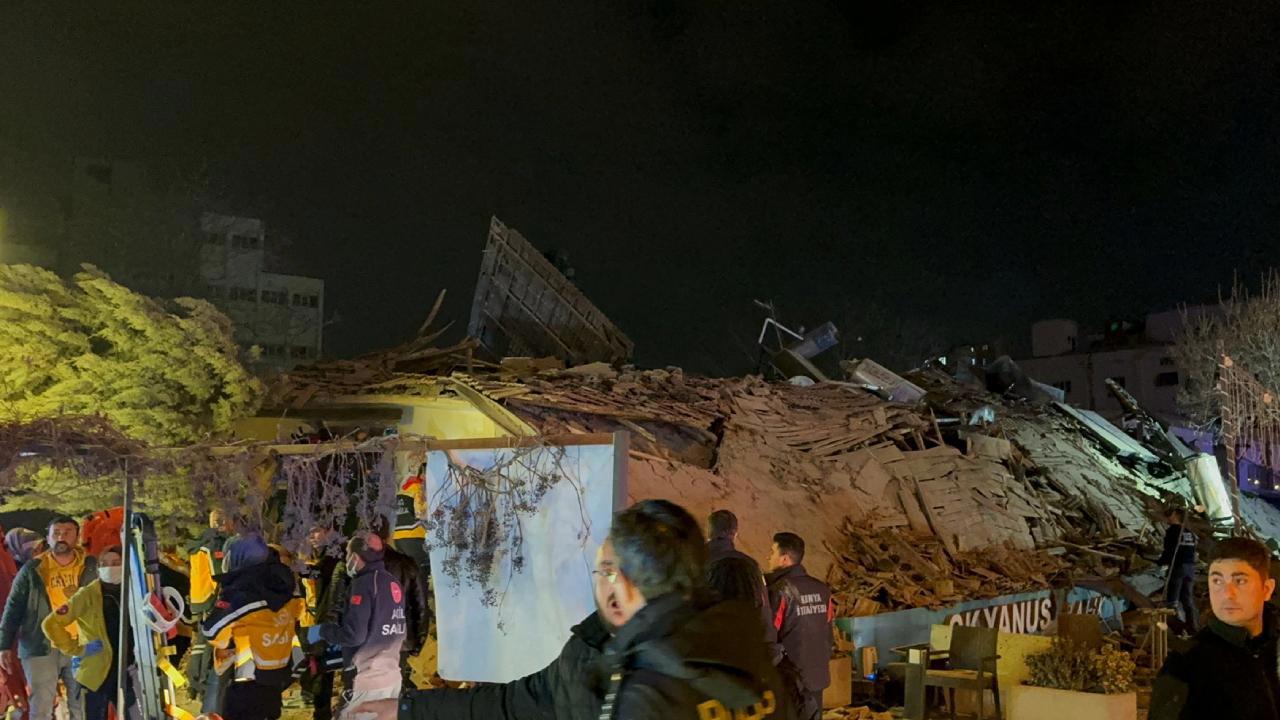 Konya'da Bina Çöktü!