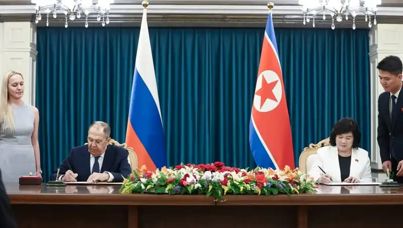 Rusya ve Kuzey Kore Arasında Tarihi Görüşme: Michel Lavrov'dan Ayrıntılar