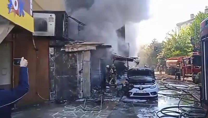 Ümraniye'de Hediyelik Eşya Dükkanında Yangın: Korku Dolu Anlar