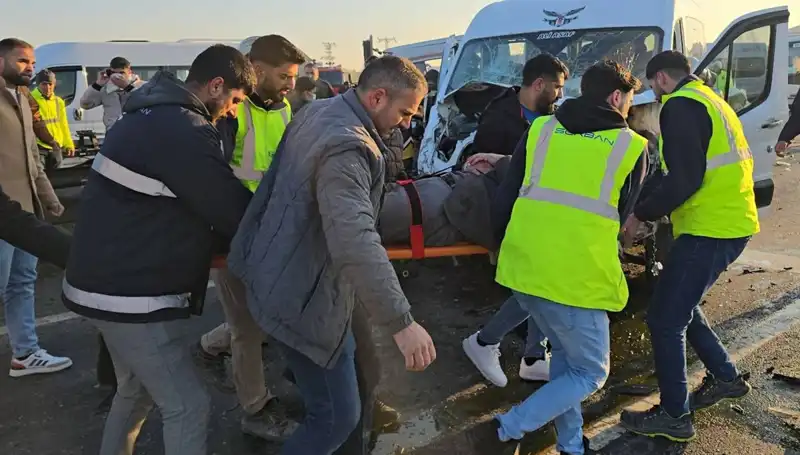 İki İşçi Servisi Kafa Kafaya Çarpıştı: Olayın Ayrıntıları ve Sonuçları
