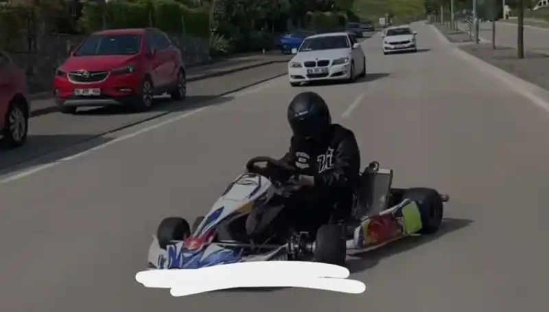 Tehlikeli Drift: Go-Kart Sürücüsü Yolda Fırtına Gibi Esti!