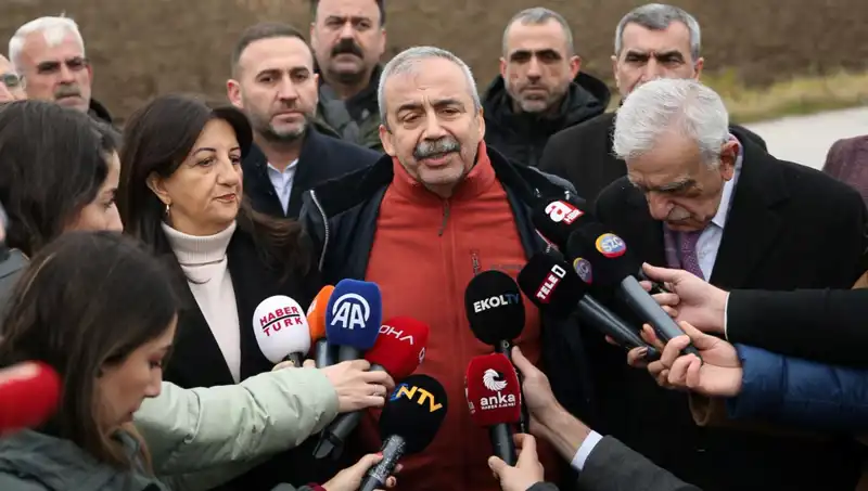 İmralı'dan PKK'ya Önemli Çağrı: Öcalan Şart Koşmuyor Mu?