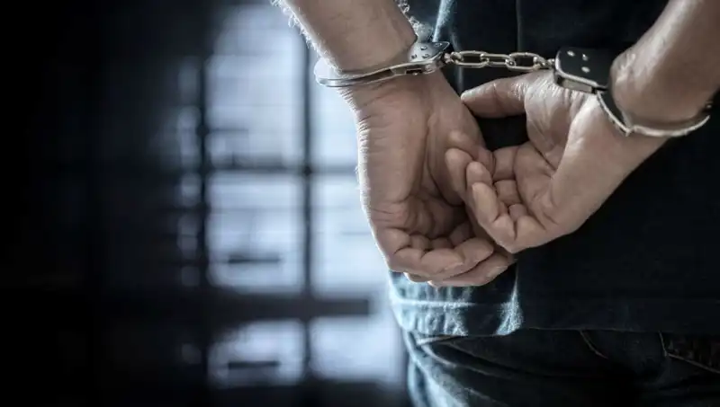Bıçakla Öldürme Suçunda Müebbet Hapis Cezası: Hukukun Sert Yüzü