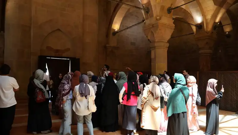 Dünyanın En İlginç Dilleri: Kısır Kalem ve Sıra Dışı Yazım Pratikleri