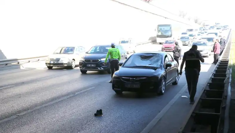 Polisten Kaçan Genç, Üst Geçitten Aşağı Atlarken Yaşanan Heyecan Dolu Anlar