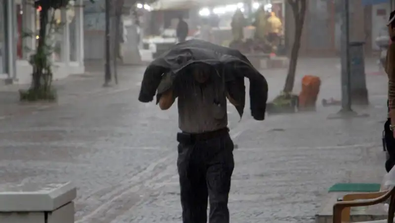 25 İlde Sarı Kodlu Uyarı: Kuvvetli Sağanak İçin Hazırlanın!