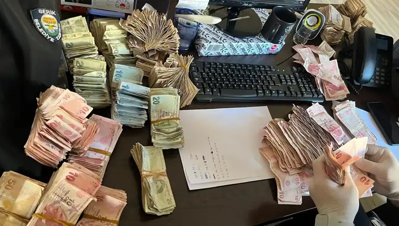 Sıra Dışı Olay: Dilencinin Üstünden Çıkan Yüklü Miktardaki Paralar Şaşkına Çeviriyor