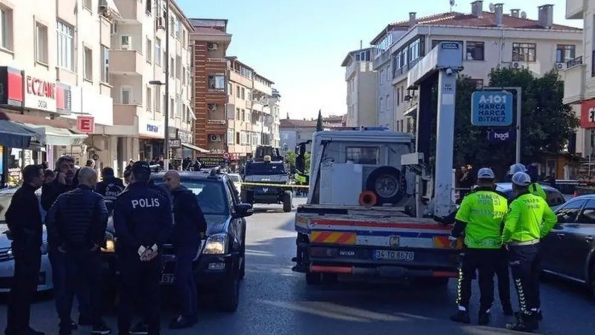 Üsküdar'da Polise Çekiçli Saldırı: Emekli Subay ve Oğlu Dehşet Saçtı, Sebebi Şoke Etti!